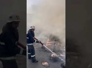 Հրդեհ՝ «Առինջ մոլ»-ի հետնամասում. հայտարարվել է հրդեհի բարդության «1-ԲԻՍ» կանչ