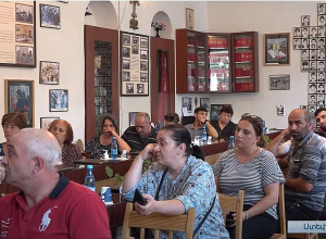 Անհետ կորած զինծառայողների մի խումբ հարազատներ հանդիպել են Ստեփանակերտում