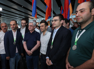 Շախմատիստները զրուցեցին և լուսանկարվեցին Սերժ Սարգսյանի հետ