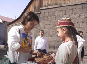 Супруга премьер-министра Анна Акопян находится с двухдневным визитом в Арагацотнской области