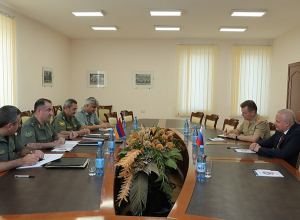 Сергей Копыркин поздравил Эдуарда Асряна со вступлением в должность начальника Генерального штаба ВС