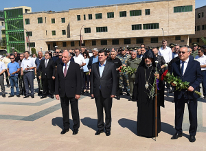 Араик Арутюнян и Бако Саакян посетили Степанакертский мемориал