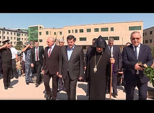 Արայիկ Հարությունյանը, Բակո Սահակյանն ու Վիտալի Բալասանյանը հարգանքի տուրք են մատուցել