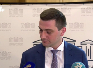 С каждого заказа такси будет взиматься 100 драмов, таким образом, цены вырастут на 100 драмов։ замминистра