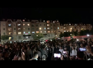 «Երազի իմ երկիր հայրենի»-ն արցախցի երեխաների կատարմամբ Ազատամարտիկների պուրակում՝ զոհվածների հայացքների ներքո