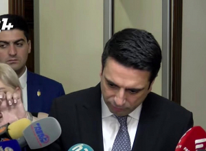 Есть фрилансеры, которые хотят выйти из автобуса, но г-н Кочарян не открывает двери: Ален Симонян