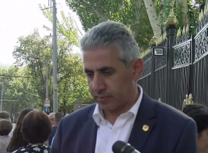 Мы пройдем по домам депутатов, найдём их родственников: Эдгар Казарян