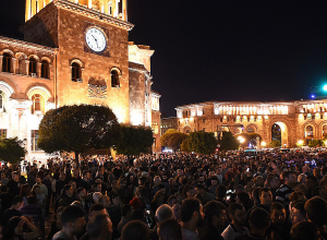 Բողոքի ակցիա Կառավարության շենքի մոտ․ Ուղիղ
