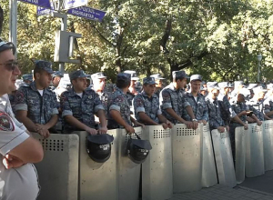 Բողոքի ակցիա ԱԺ-ի դիմաց․ ՈՒՂԻՂ