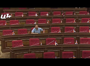 Վիճաբանություն ԱԺ դահլիճում․ Հովիկ Աղազարյանը զգուշացում ստացավ