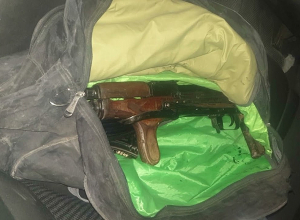 Վաղարշապատի ոստիկանները ապօրինի Կալաշնիկով ու ռազմամթերք են հայտնաբերել