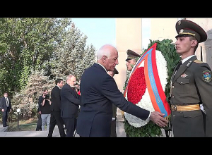 Փաշինյանը հարգանքի տուրք է մատուցել հանուն Հայրենիքի կյանքը նվիրաբերած հայորդիների հիշատակին