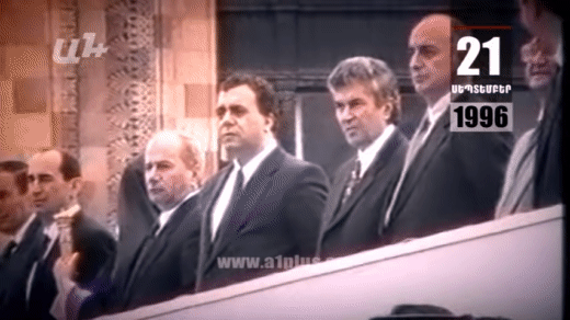 Календарь. 21-е сентября: На военном параде бок о бок стоят Тер-Петросян, Кочарян, Сирадегян и Серж Саркисян