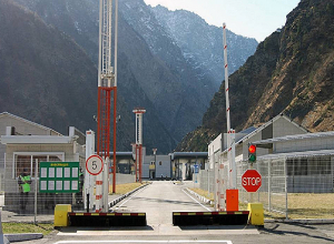 Автомобильная дорога Степанцминда-Ларс закрыта для грузовых автомобилей