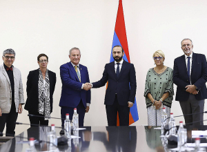 Попытки Азербайджана решить проблемы силой неприемлемы: Мирзоян - французским сенаторам
