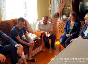 Омбудсмен и посол Франции Анн Луйо посетили Сюник, они побывали в домах пострадавших от военной агрессии