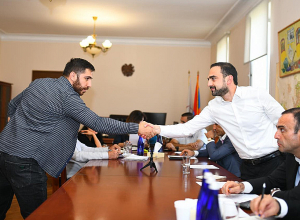 Երևանի փոխքաղաքապետ Տիգրան Ավինյանն ընդունել է աջափնյակցիներին