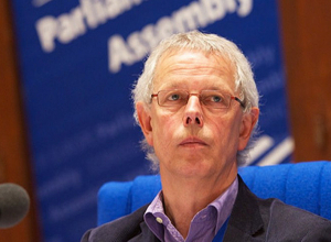 I call on Armenian and Azerbaijani parliamentarians to use this Assembly as an agora of opportunities։ President Tiny Kox