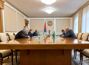 Араик Арутюнян встретился с представителями политических сил НС Арцаха