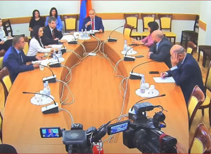 Երդումից հետո պատգամավորները կստորագրեն