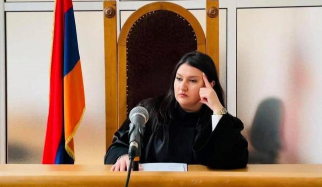 դատավոր