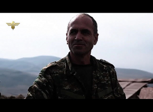 Երկրապահը դիրքերում ՝ զինվորի կողքին