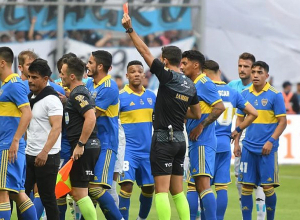 Քաթար-2022-ին պատրաստվող մրցավարը 10 ֆուտբոլիստ է հեռացրել մեկ խաղում