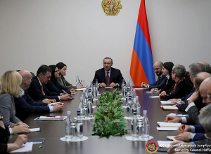 Секретарь СБ ответил на вопросы посланников, представив армяно-азербайджанский переговорный процесс