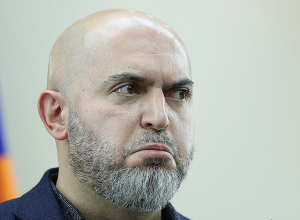 Արմեն Աշոտյանը հրատապ ասուլիս է հրավիրել