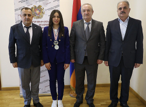 «Հպարտության և հուզմունքի պահեր պարգևեցիք». Վահրամ Դումանյանն ընդունել է շախմատի աշխարհի ու Եվրոպայի Մ18 տարեկանների չեմպիոն Մարիամ Մկրտչյանին