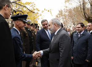 Премьер-министр присутствовал на открытии образовательного центра Минобороны «Зар», усовершенствованного при поддержке США