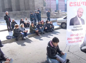 Նստացույց Երեւանում՝ ի աջակցություն Վարուժան Ավետիսյանի․ ՈՒՂԻՂ