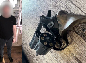 Ուղևորների բարձրակարգ սպասարկման սրահից բաժին տարան․ մոտը ատրճանակ ու փամփուշտներ կային