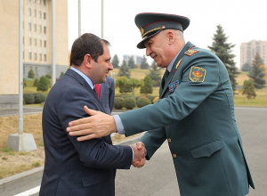 Сурен Папикян принял делегацию во главе с генерал-полковником Русланом Жаксылыковым