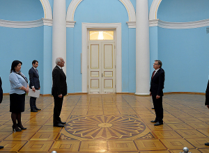 Новоназначенный посол Уругвая вручил верительные грамоты президенту Ваагну Хачатуряну