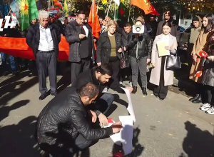 Քրդերն այրեցին Թուրքիայի դրոշը ՄԱԿ-ի գրասենյակի դիմաց