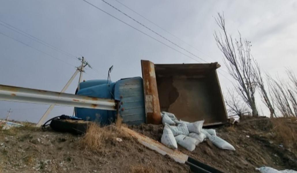 աին