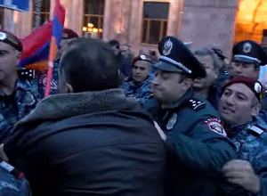 Ոստիկանությունը բռնի ուժ կիրառեց Բևեռի աջակիցների նկատմամբ