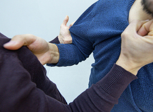 Ավազակություն՝ Երևանում. հափշտակվել է 5900 ԱՄՆ դոլար, ատրճանակ, 3 հեռախոս և անձնագիր