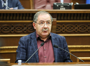 Переключитесь с праздничных огней, у нас мало времени, если не сделаем – лучше б нам провалиться сквозь землю