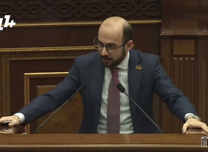 Желаю вам много новогодних ёлок и фейерверков: Артур Ованнисян