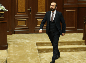 Закрытие Лачинского коридора было бы грубым нарушением: Арарат Мирзоян об азербайджанской провокации