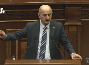 Ռուսաստանը ուզում է մեզ ներքաշել պատերազմի մեջ եւ ստանալ Հայաստանը․ Վիգեն Խաչատրյան