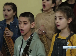 Флешмоб Откройте дорогу жизни в степанакертской музыкальной школе