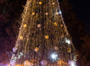 В Степанакерте зажглись огни главной ёлки, состоялось праздничное мероприятие и концерт