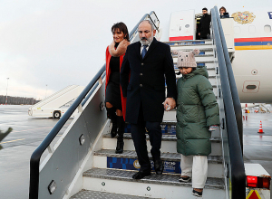 Пашинян вместе с супругой Анной Акопян отправился во Французскую Республику с рабочим визитом