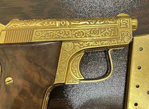 Выбросил из сумки пистолет: полицейские аэропорта «Звартноц» обнаружили пистолеты