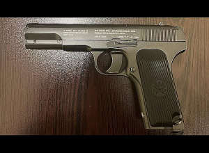 Во время досмотра багажа в аэропорту нашли пистолет