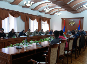 На заседании оперативного штаба обсуждались вопросы обеспечения первичных нужд населения