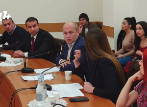 Перебранка в НС: «Называете моё имя как сплетница», «Сплетница – это ваш муж»